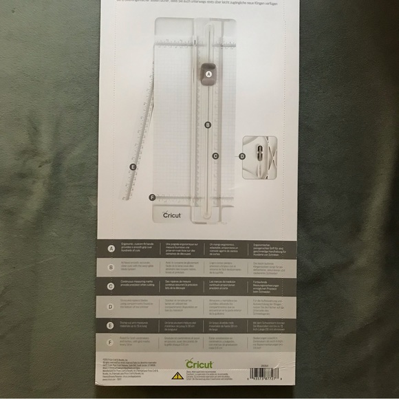 Cricut Portable Trimmer NEW - Picture 4 of 8